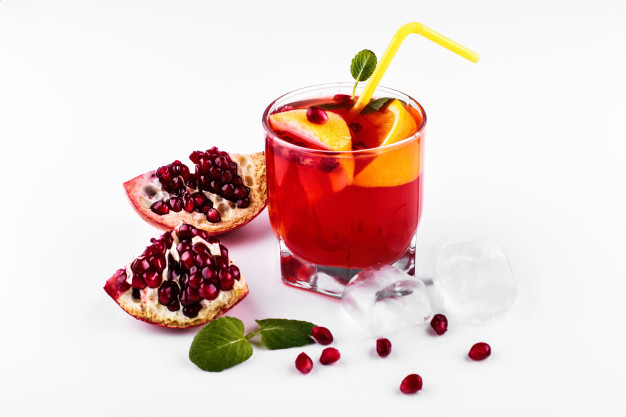 Cocktails sans alcool: moût rouge et agrumes 